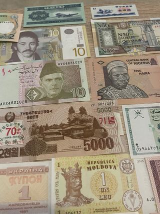 lote 27 Billetes Extranjeros diferente