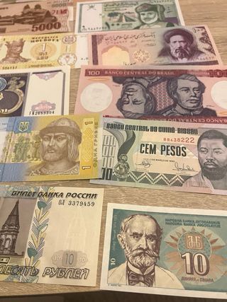 lote 27 Billetes Extranjeros diferente