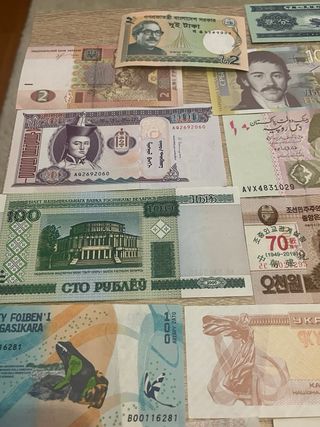 lote 27 Billetes Extranjeros diferente