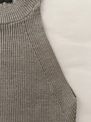 Top Mango cuello halter plateado