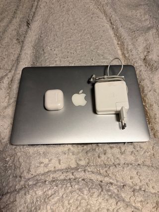 MacBook Pro 13” Retina 2015 + Cargador + Tarjeta