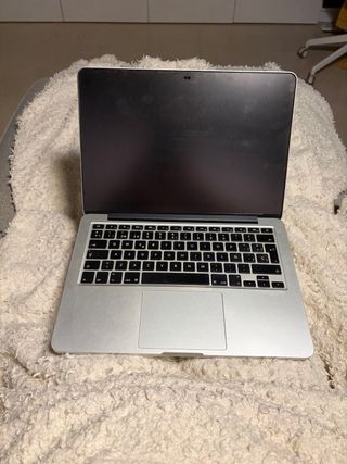 MacBook Pro 13” Retina 2015 + Cargador + Tarjeta