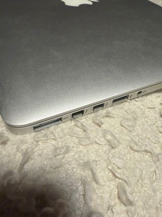 MacBook Pro 13” Retina 2015 + Cargador + Tarjeta