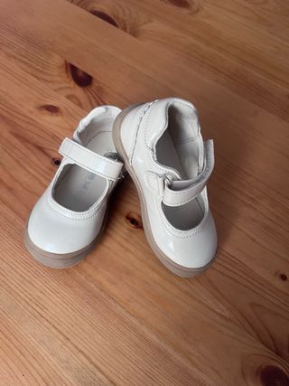 Merceditas charol beige T-21