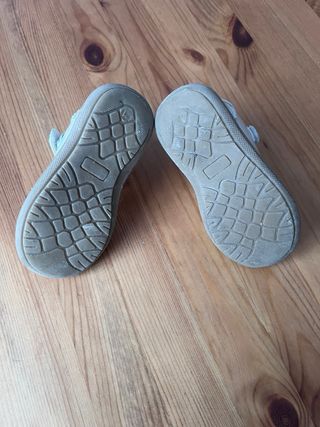 Merceditas charol beige T-21