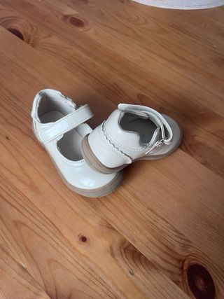 Merceditas charol beige T-21