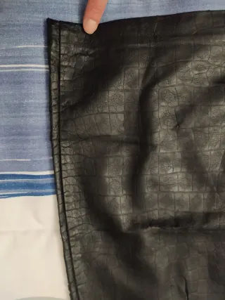 Falda efecto piel negra