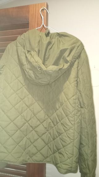 Cazadora acolchada Zara verde. Chica.