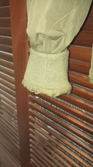 Cazadora acolchada Zara verde. Chica.