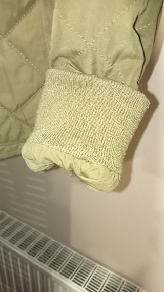 Cazadora acolchada Zara verde. Chica.