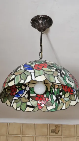 Lámpara tipo Tiffany. Cristal y Metal