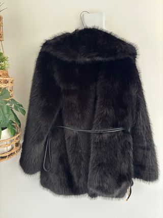 Abrigo pelo Zara negro