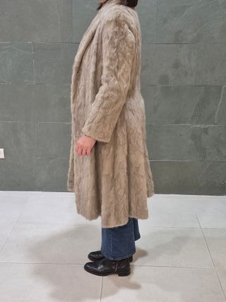 Abrigo de piel largo beige y marrón
