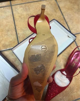 Zapatos rojos de tacón