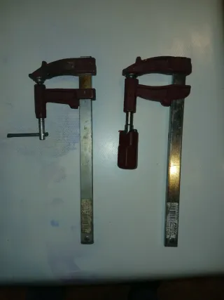 Sargentos de hierro pequeños