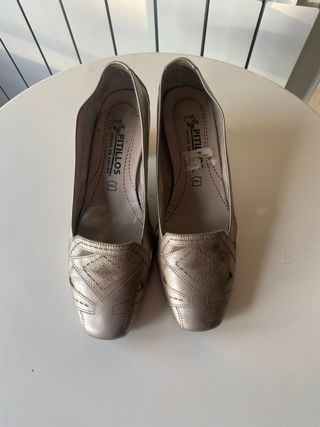 Zapatos de piel Pitillos tonos plateados, talla 38