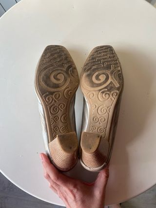 Zapatos de piel Pitillos tonos plateados, talla 38