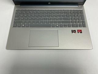 Portátil HP Ryzen 5 7520U 16GB RAM 1TB SSD Plata