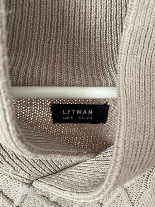 Jersey cuello alto tejido beige