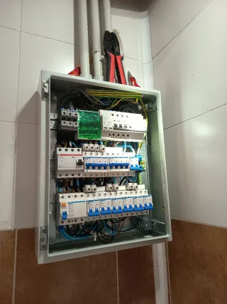 Electricista Granada economico