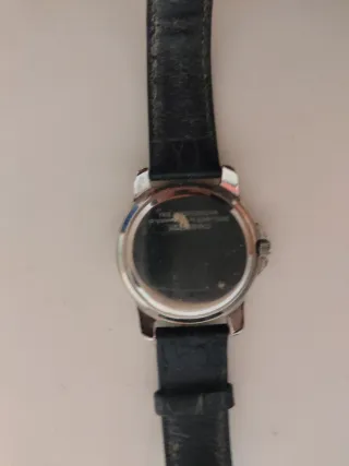 Reloj de pulsera de cuero negro