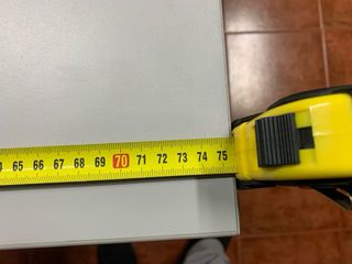 Mesa esquinera blanca patas regulables