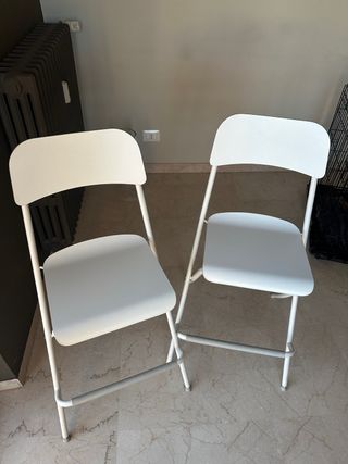 Coppia sgabelli pieghevoli bianchi