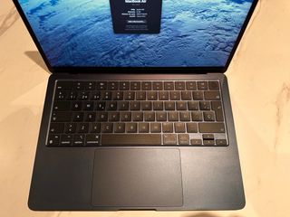 MacBook Air M2 2022 13 Medianoche