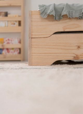 Cama baja apilable de madera