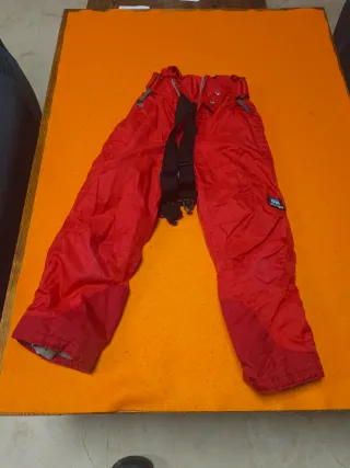 Pantalón de nieve rojo con tirantes