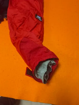 Pantalón de nieve rojo con tirantes