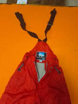 Pantalón de nieve rojo con tirantes