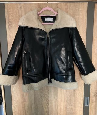 Abrigo Piel Sintética Negro y Beige