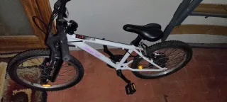 Bicicleta infantil blanca