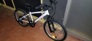 Bicicleta infantil blanca