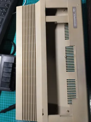 Piezas ordenador Commodore 64C