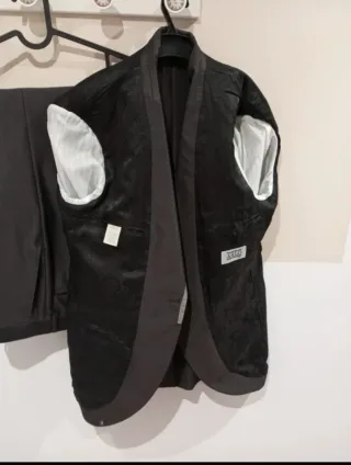 Traje de novio negro