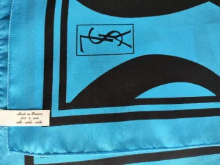 Pañuelo Yves Saint Laurent Azul y Negro