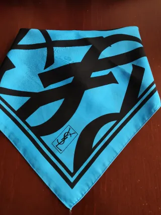 Pañuelo Yves Saint Laurent Azul y Negro