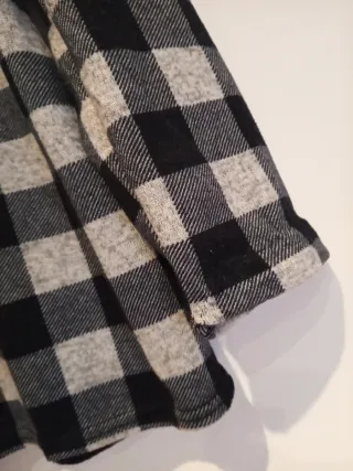 Blusa cuadros blanco, gris negro Talla mediana