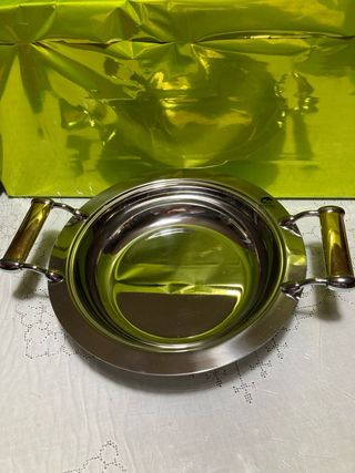 Frutero metálico con asas doradas