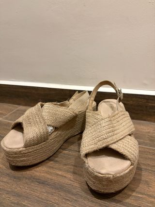 Plataformas de verano beige