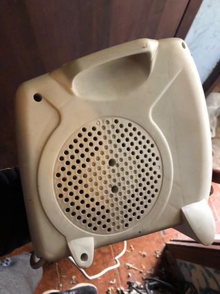 Estufa Eléctrica Beige y Negra