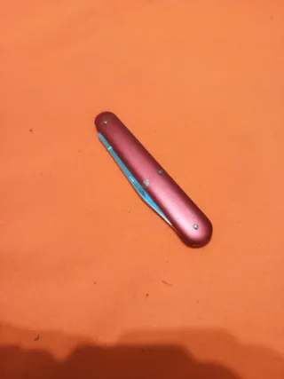 Navaja infantil con filo dentado