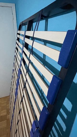 Somier de láminas metálico y madera con patas