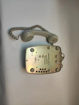 Teléfono antiguo gris