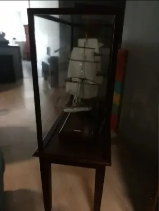 Mueble expositor (NO INCLUYE BARCO )