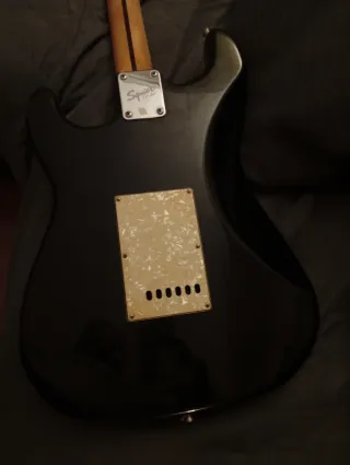 Guitarra Squier SE Modelo Especial