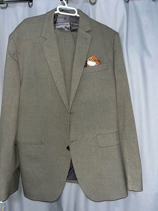 Traje de hombre verde oliva
