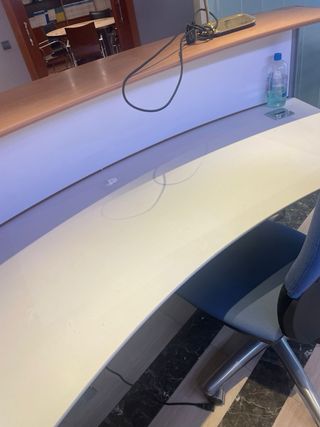 Mostrador/recibidor oficina madera.